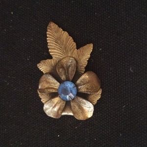 Vintage Gold Tone W/ Blue Rhinestone Flower Fur Clip